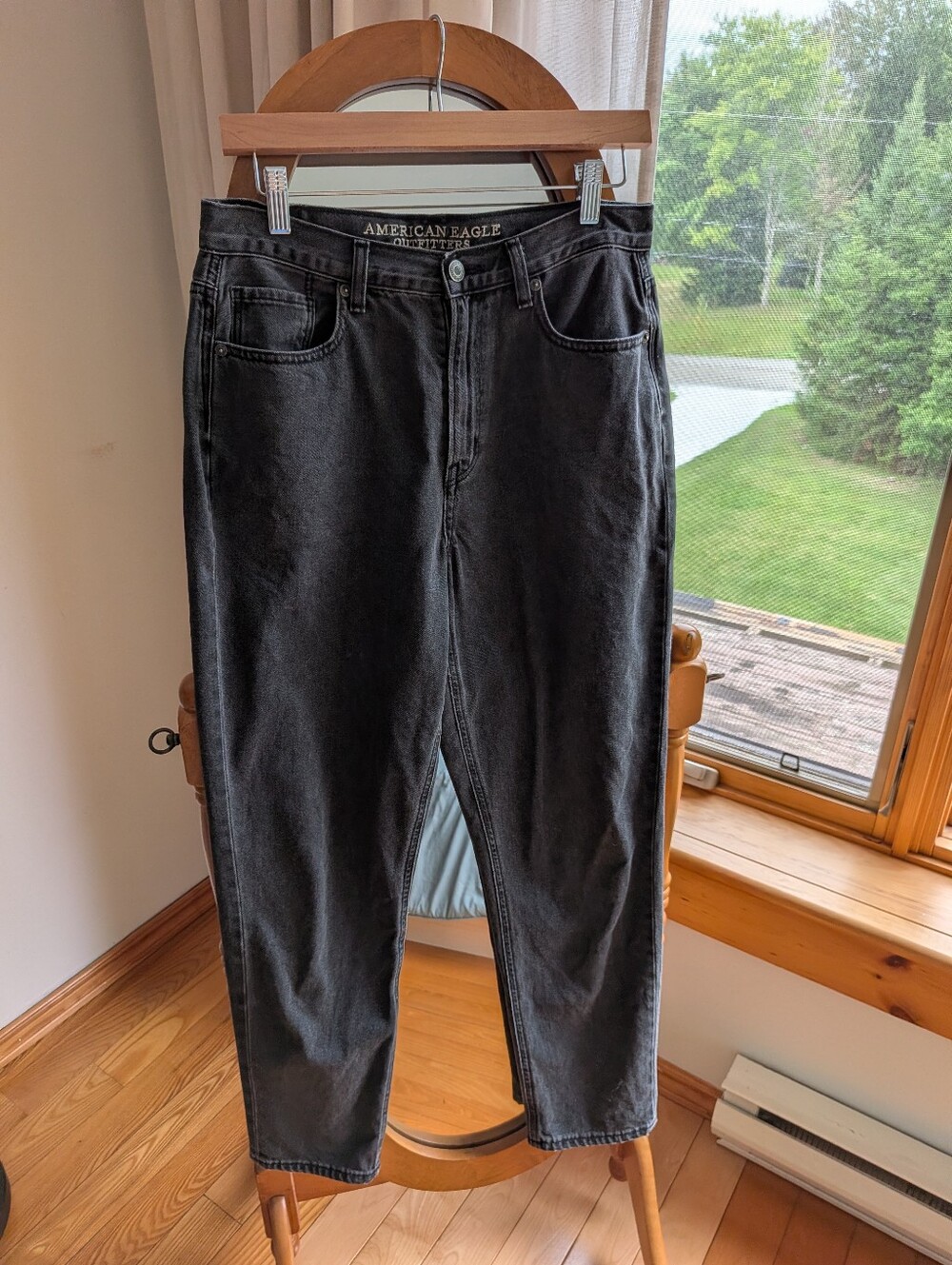 🌿 American Eagles - Dark Gray Mom Jeans